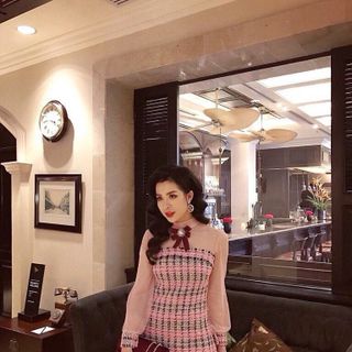 Đầm bố sọc phối lưới bi kèm nơ