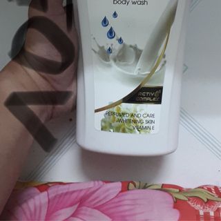 Sữa tắm trắng da hương nước hoa