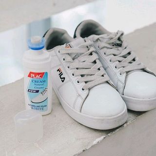 Vệ sinh giày dép tẩy trắng giày