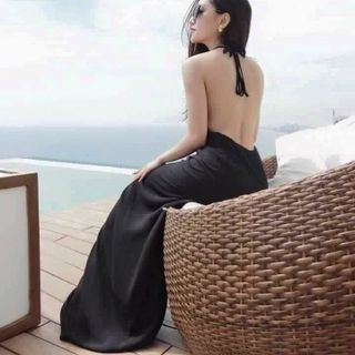 Đầm Dài Hở Lưng