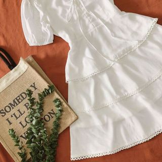 váy trắng tầng xoè