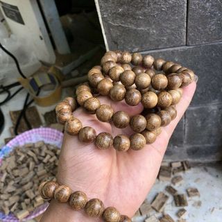Vòng Đeo Tay Trầm Hương Kiểu Tròn10-14li