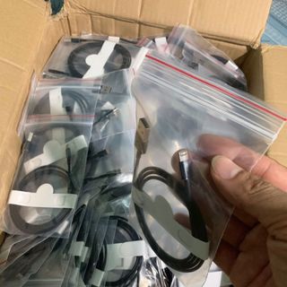 Cable Apple iPhone zin tặng kèm iMac