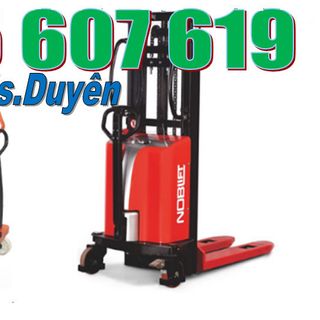 xe nâng bán tự động
