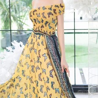 Đầm Trễ Vai Nhún Ngực Họa Tiết Bướm