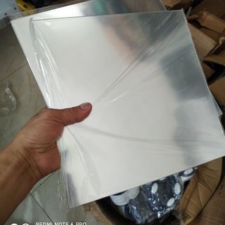 Gương dán tường