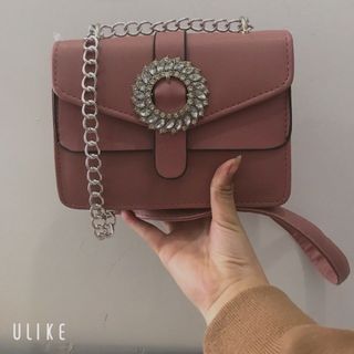 Túi đeo chéo nữ khóa khuy đá