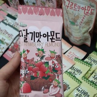 Hạt Hạnh Nhân Tom's Farm Tẩm Dâu Tây 30g