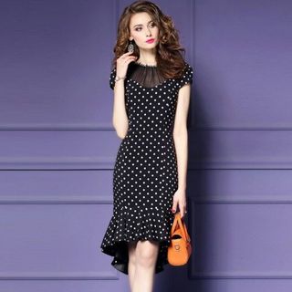 đầm đuôi cá chấm bi cổ phối ren