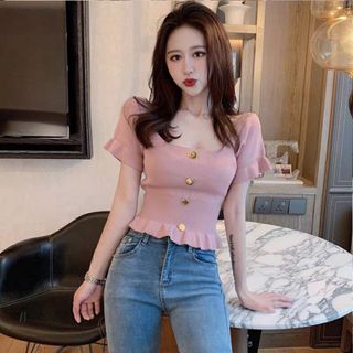 Áo len cổ vuông