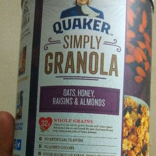 Yến mạch trái cây Granola Quaker