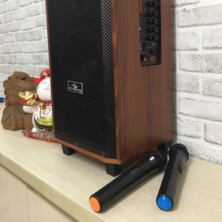 Loa kéo Kiomic K88 thùng gỗ có ắc quy - Tặng 2 mic không dây giá sỉ