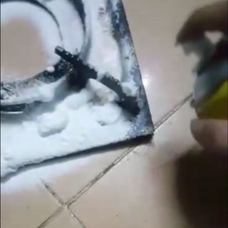 Bình xịt vệ sinh phòng tắm và bếp
