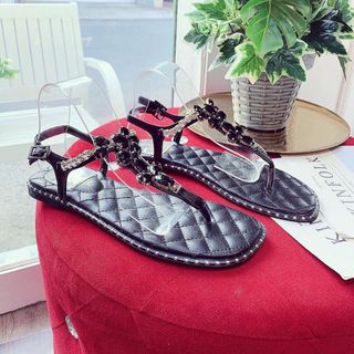 Giày sandal đá