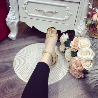 Giày sandal nhiu mau