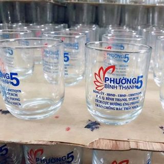 in bình nước thủy tinh có dây