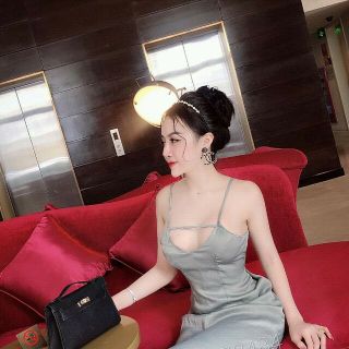 ĐẦM HỞ NGỰC