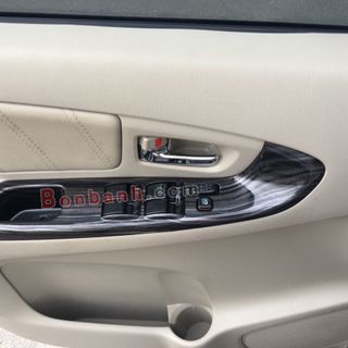 Cần bán xe Toyota Innova sx 2015