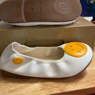 Giày búp bê mặt cười