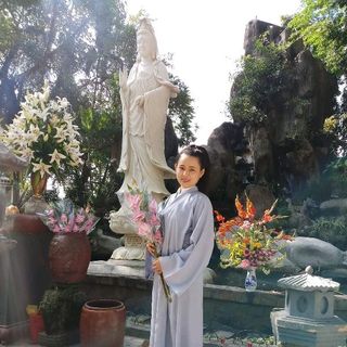 Áo tràng đi chùa cho Phật tử