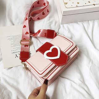 Túi Nữ Đeo Chéo Trái tim Ngọt Ngào Dễ Thương D634