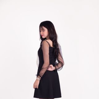 Đầm bánh bèo đen phối tay ren bi