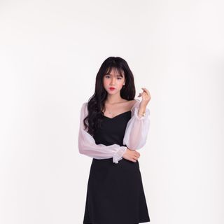 Đầm bánh bèo đen phối tay trắng
