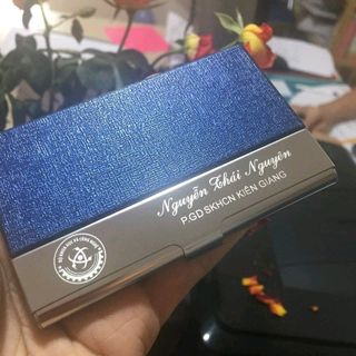 khắc laze lên hộp namecard