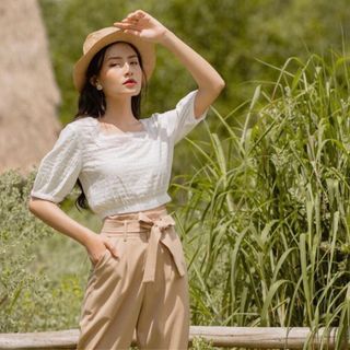 Áo croptop cổ u viền ren