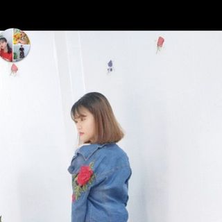 Áo khoác jean thêu hoa đỏ - TP1720B