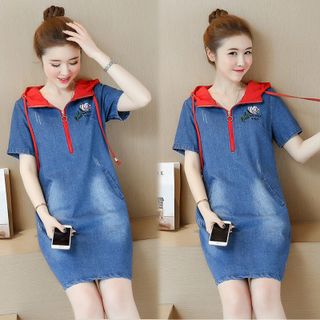 Đầm Jean Oversize Phối Nón Đỏ Thêu Hoa Hồng Cao Cấp - TP1297