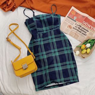 Đầm hai dây caro