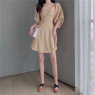 Đầm nude cổ vuông tay bồng