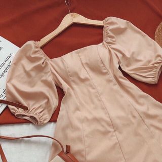 Đầm nude cổ vuông tay bồng