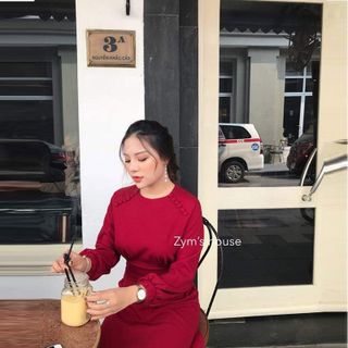 Đầm Đỏ Vintage Cổ Tròn Đính Nút Tay Dài Bồng - TP1756A