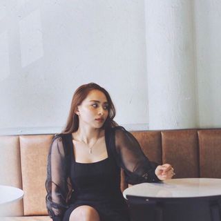 Đầm đen tay voan