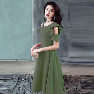 Đầm Xòe Xanh Rêu Cut Out Vai Cổ Tim - TP1780A