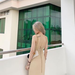 Đầm Nude hai dây nhúng cổ