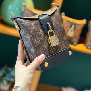 Túi xách khoá hộp