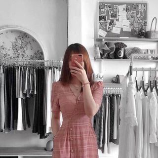 Đầm maxi hồng nút bọc