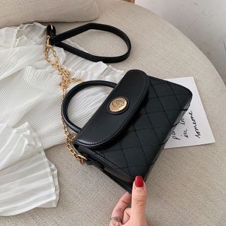 Túi đeo chéo hình thoi có tay cầm Hottrend D539