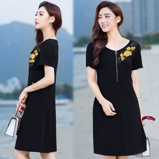 Đầm đen thêu 3D hoa hồng ánh kim cao cấp - TP1447A