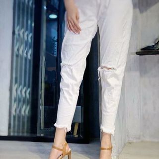 Giày sandal cao gót 8p vân gỗ
Màu đen kem vàng bò