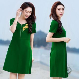 Đầm xanh bích thêu 3D hoa hồng ánh kim cao cấp - TP145A