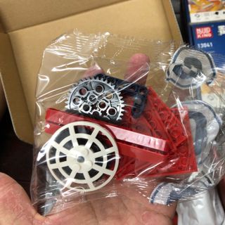 Bộ lắp ráp kiểu Lego Technic xe đua địa hình bánh xích điều khiển từ xa Mould King siêu rẻ