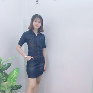 Đầm Jean Body Cổ Sơ Mi Viền Eo Phối Túi Cá Tính - TP1802B