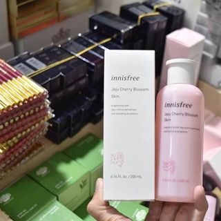 Nước Hoa Hồng Cân Bằng Da InnisfreeJeju Cherry Blossom Skin