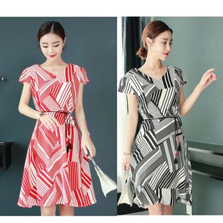 Đầm Xòe Cổ Tim Phối Họa Tiết Lập Thể Đen Cách Điệu - TP1694A