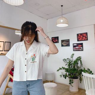 Áo sơ mi cổ vest thêu hoa