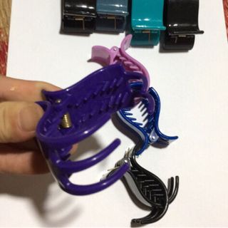 Vỉ 12 Kẹp Tóc Càng Cua 5 Răng màu bóng